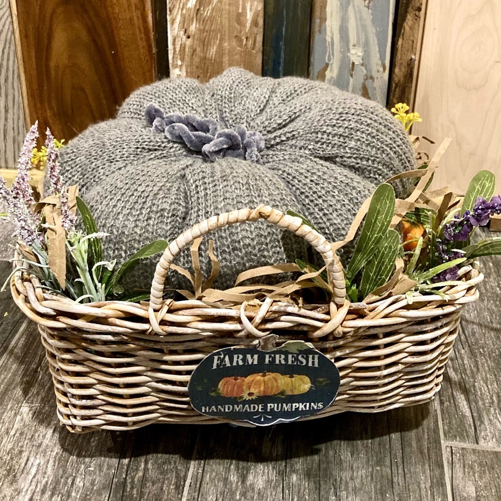 NWT! HANDMADE Knit Pumpkin floral arrangement Fall and Thanksgiving decor